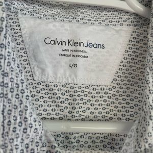 Calvin Klein button up long sleeve shirt size large